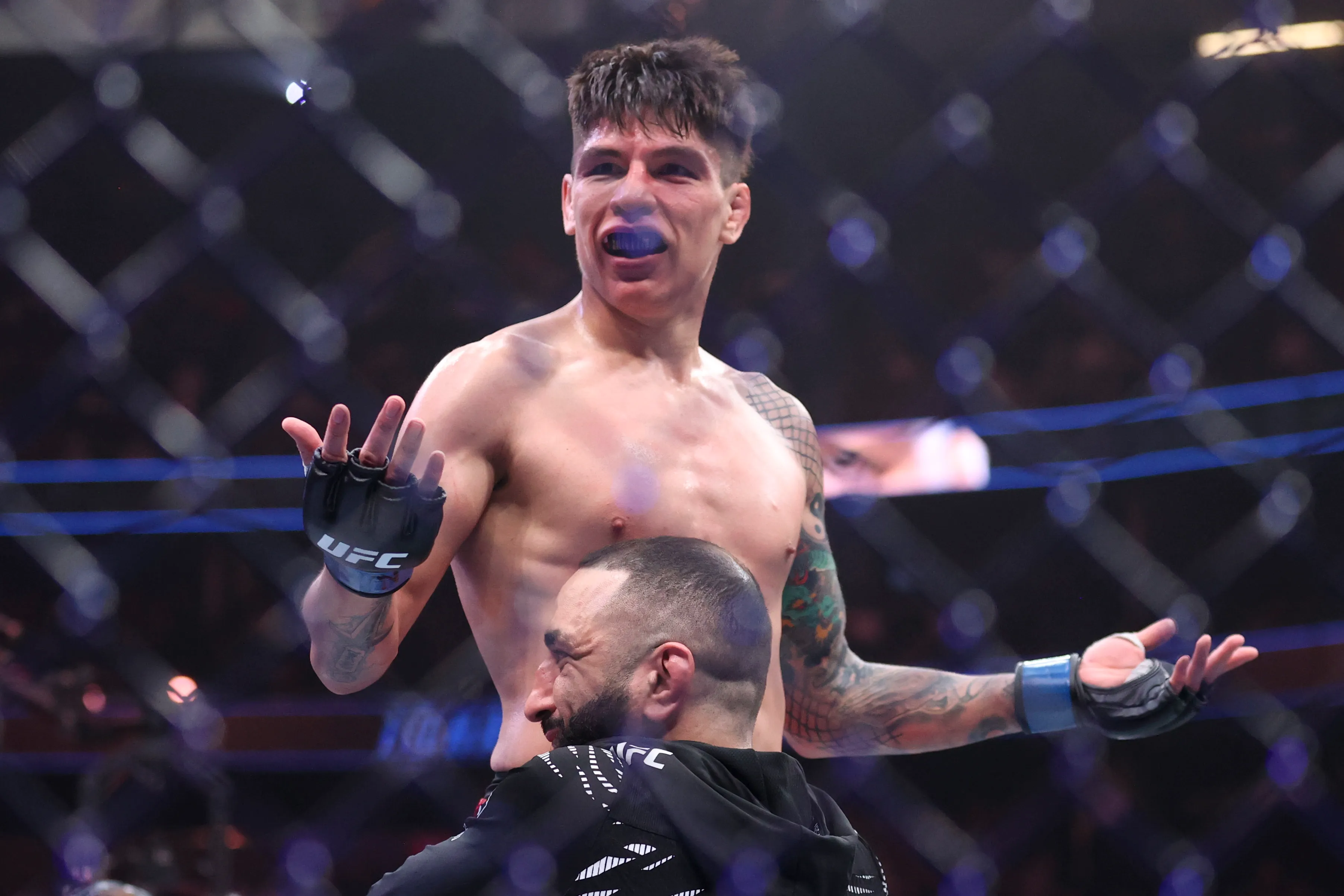 Ignacio “La Jaula” Bahamondes ya triunfa en la UFC y su hermano quiere seguir sus pasos