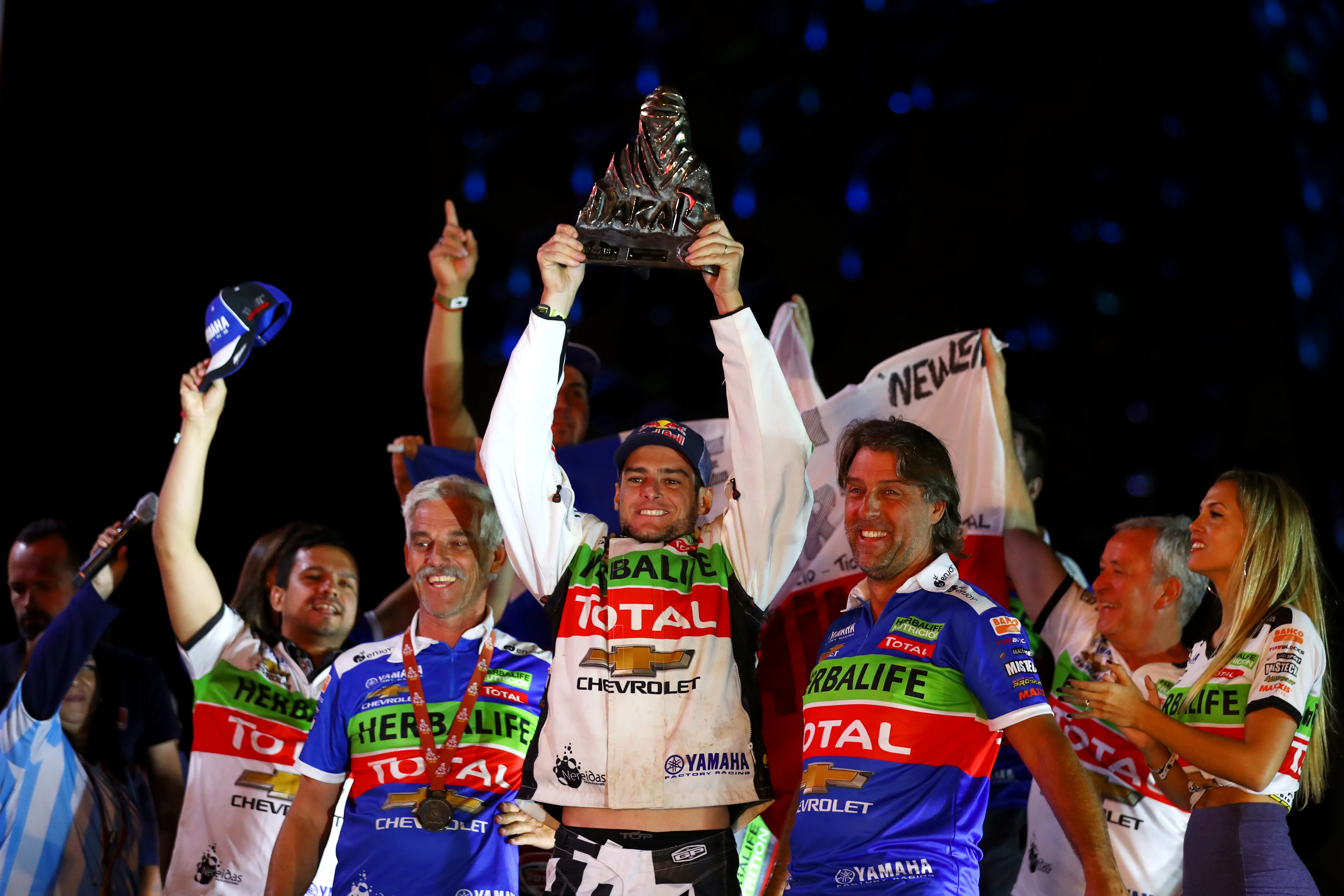 Ignacio Casale celebrando el podio en el Dakar de 2018