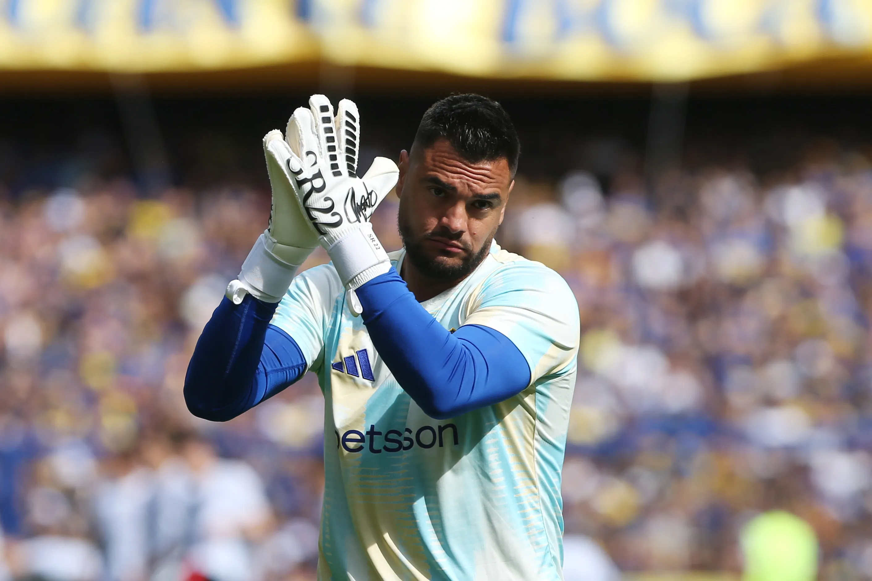 El nombre de Sergio Romero fue acercado a Colo Colo. Foto: Getty Images.