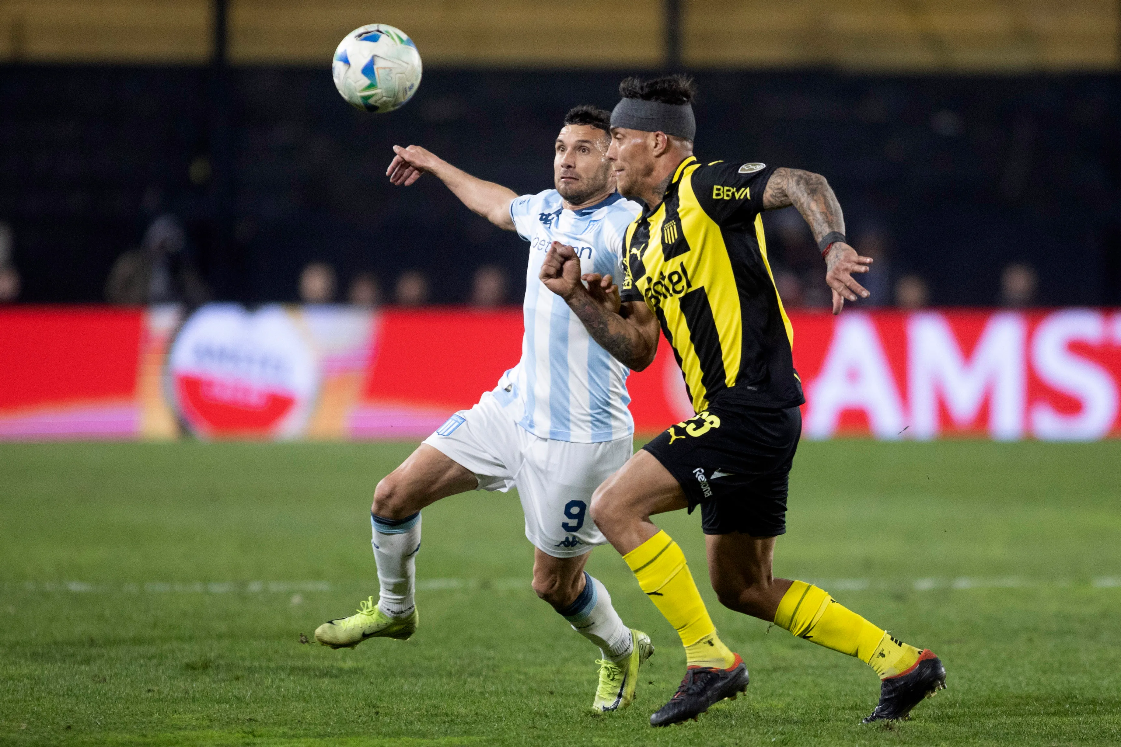 Javier Méndez llega a Colo Colo. (Photo by Ernesto Ryan/Getty Images)