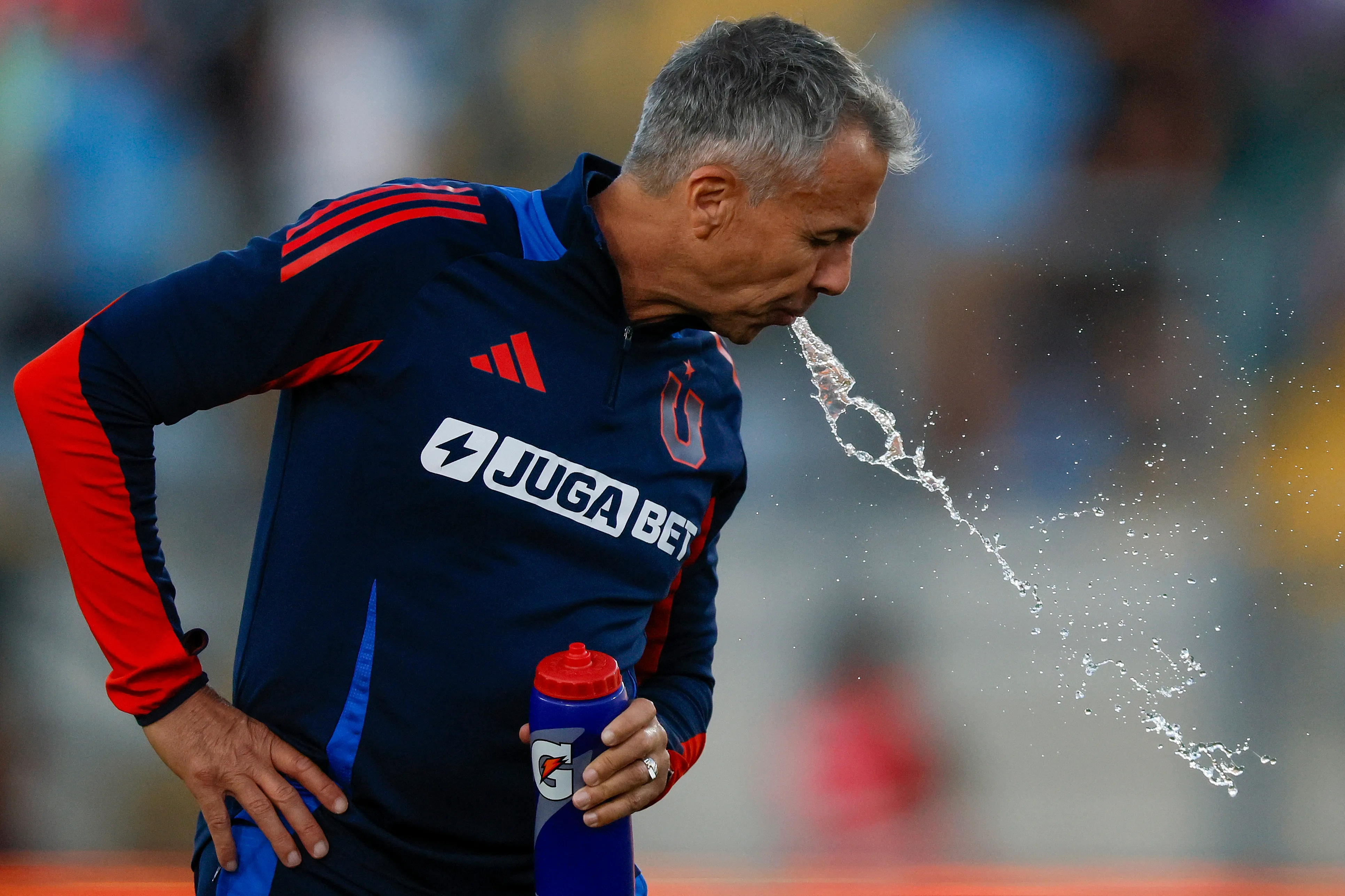 Un escupitajo al hincha azul | Photosport