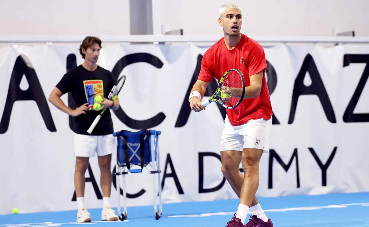 Pat Cash critica a Carlos Alcaraz por despido de Juan Carlos Ferrero
