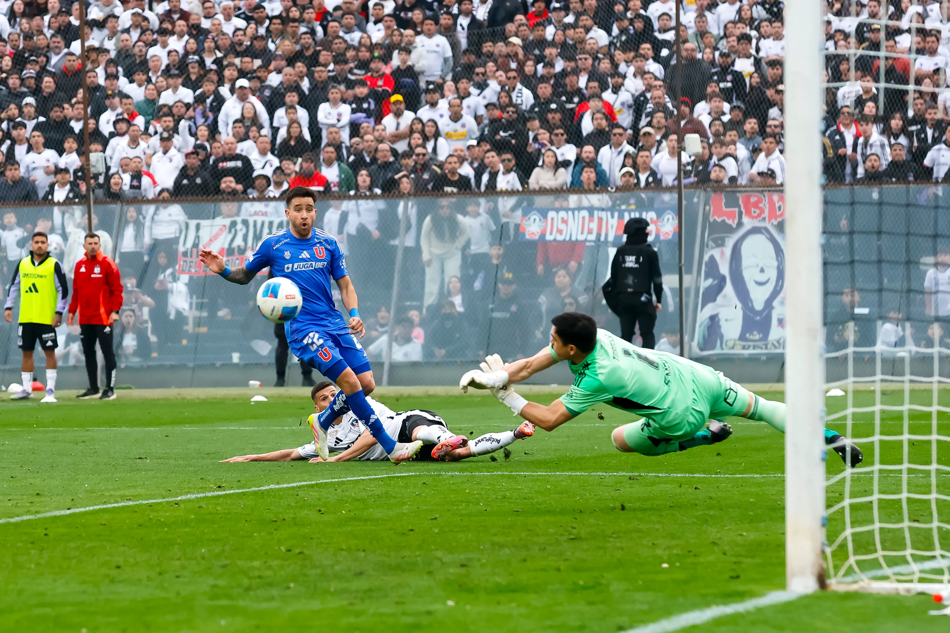 Cristopher Toselli jugó en el Superclásico en el Monumental. Foto: Pepe Alvujar/Photosport