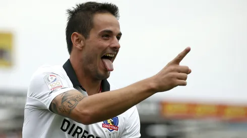 El charrúa previo a su presentación oficial en la U ha ido eliminando su pasado albo en redes sociales.