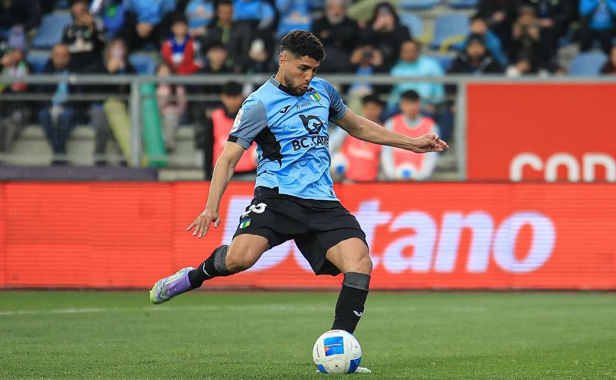 El “9” que se acerca a Colo Colo: así rindió Maximiliano Romero en 2025