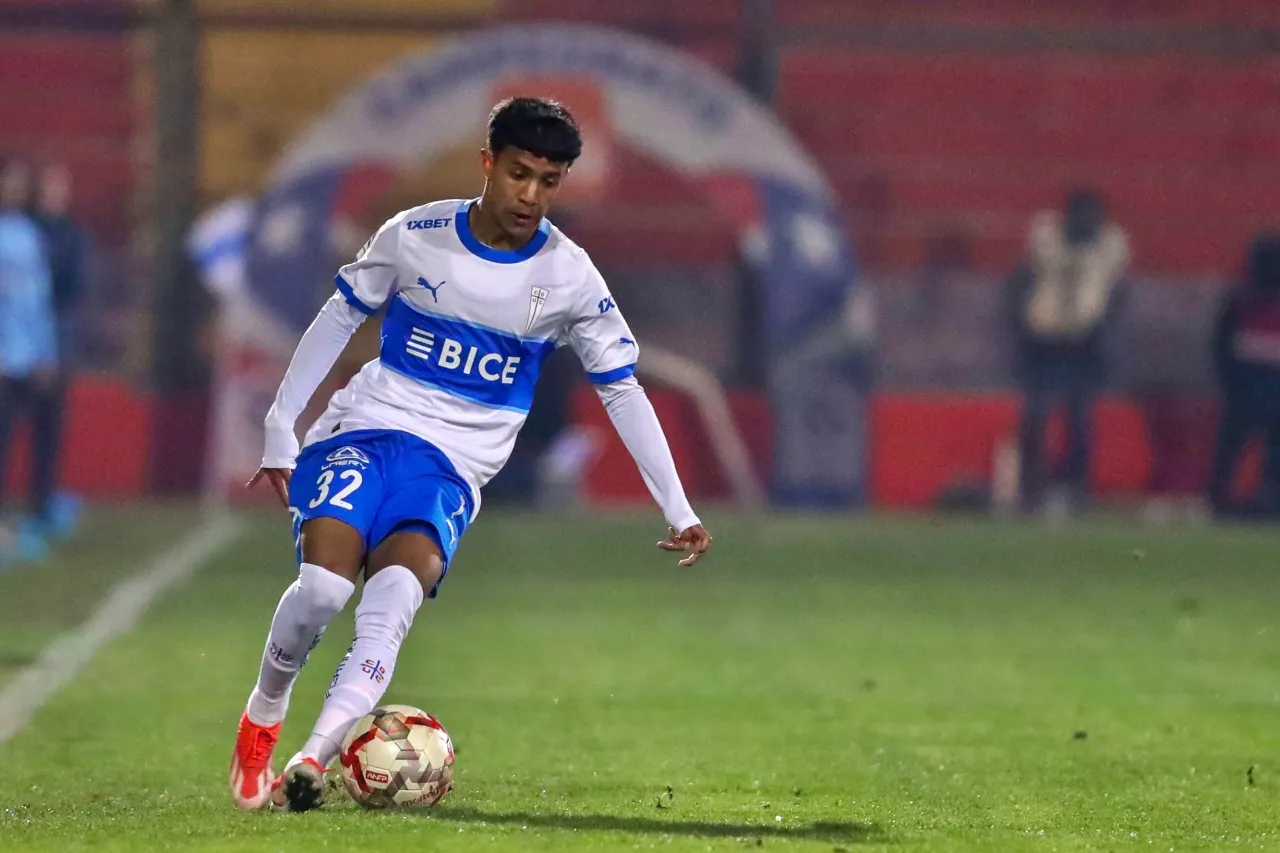 El seleccionado venezolano Leenhan Romero dejará Católica y partirá a Concepción (Photosport)