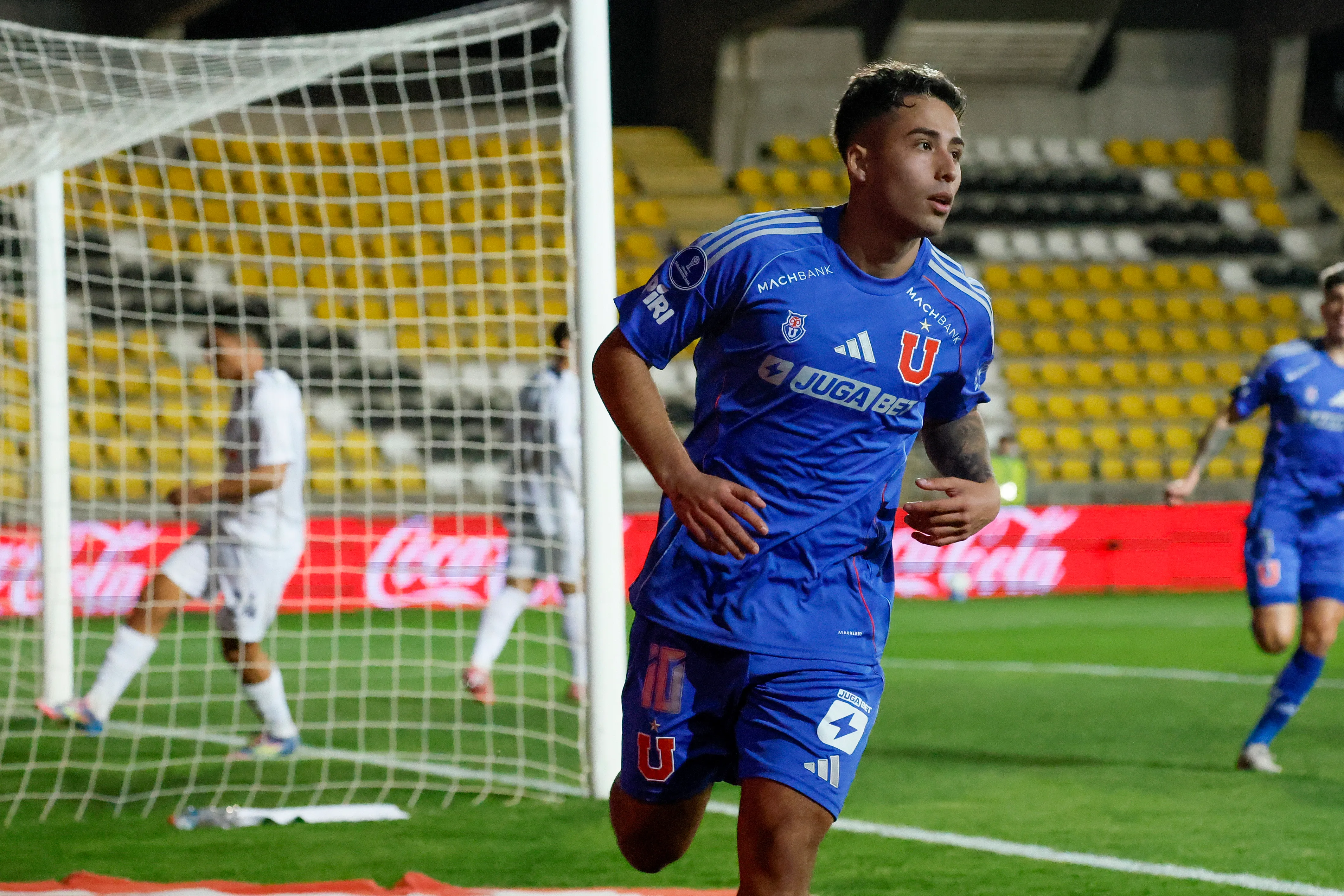 Lucas Assadi puede salir de la U. Foto: Andres Pina/Photosport