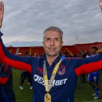 Leyenda de Perú recibe entusiasmado a Álvarez: "Sabe cómo..."