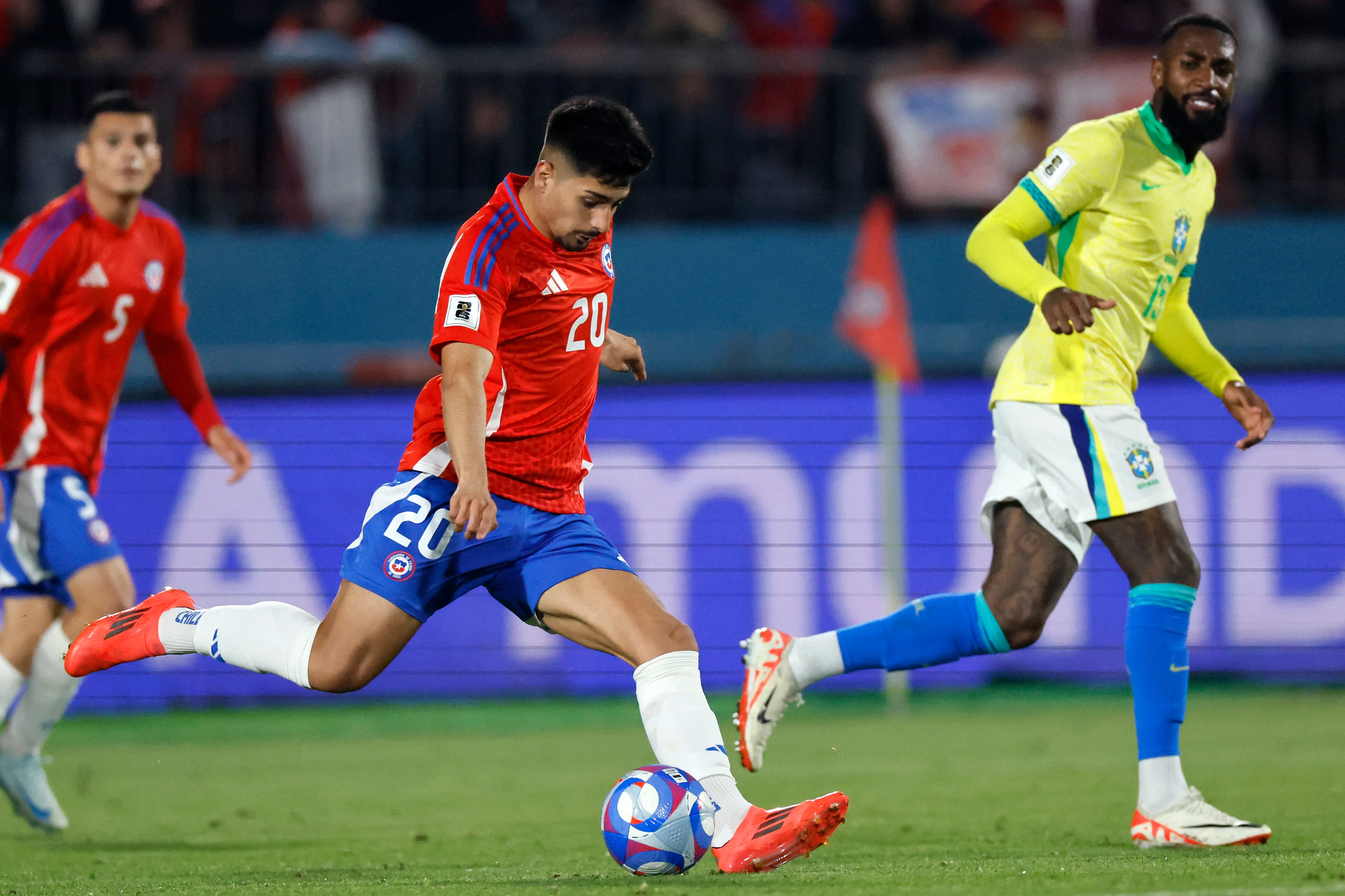 Williams Alarcón jugando por la Selección Chilena