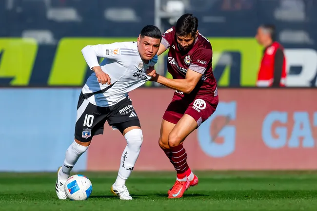 Claudio Aquino y Jeyson Rojas serán titulares en Colo Colo ante Olimpia. (Pepe Alvujar/Photosport).