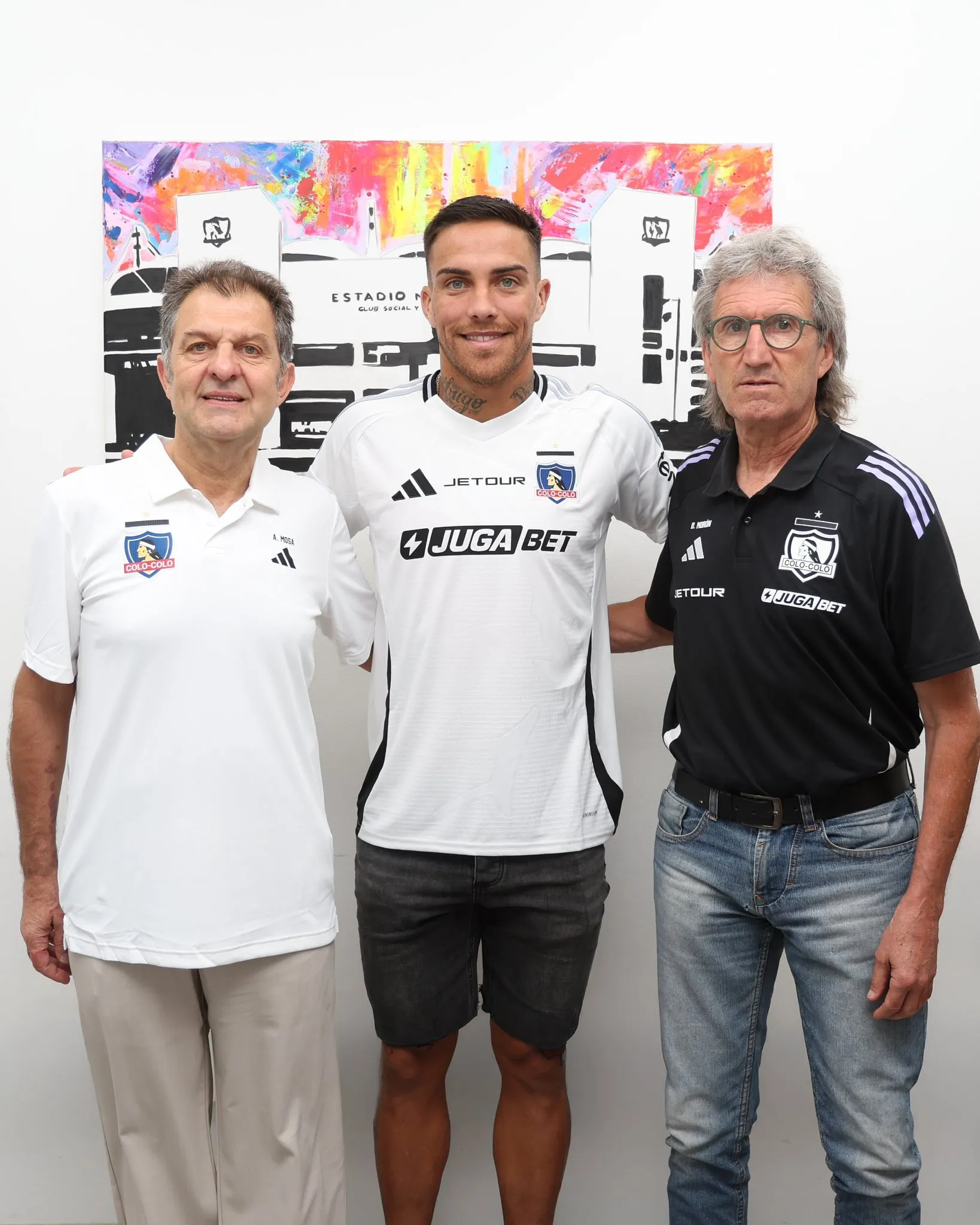 Javier Méndez ya viste la camiseta de Colo Colo. Foto: Colo Colo.