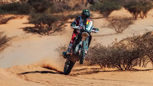 José Ignacio Cornejo destaca en las motos del Rally Dakar 2026.