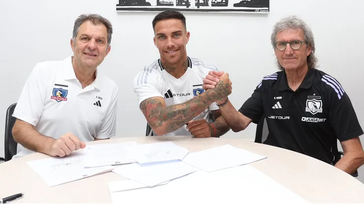 El nuevo refuerzo albo junto a la directiva.
