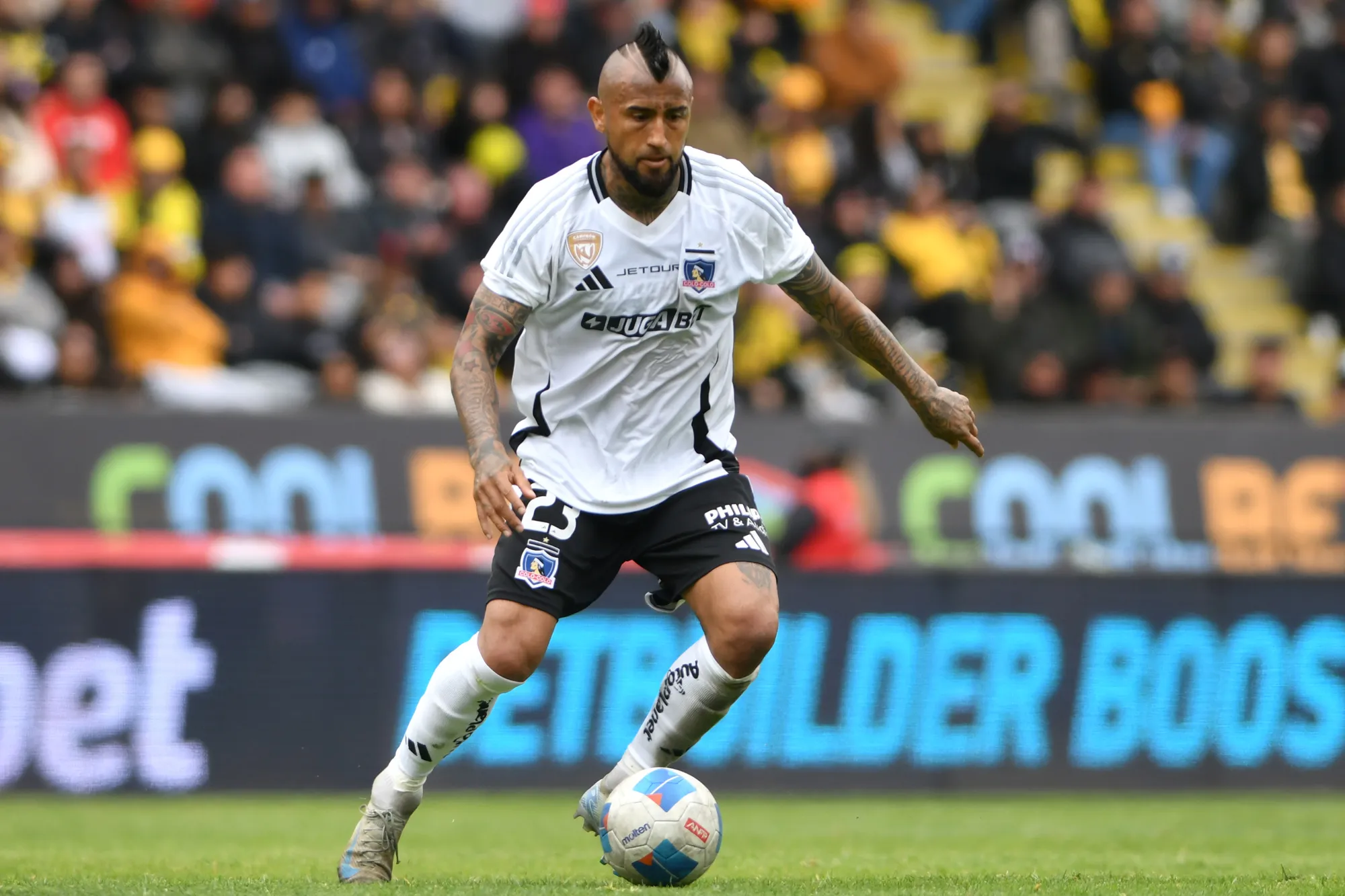 Javier Méndez llega a Colo Colo con elogios y agradecimientos a Vidal.