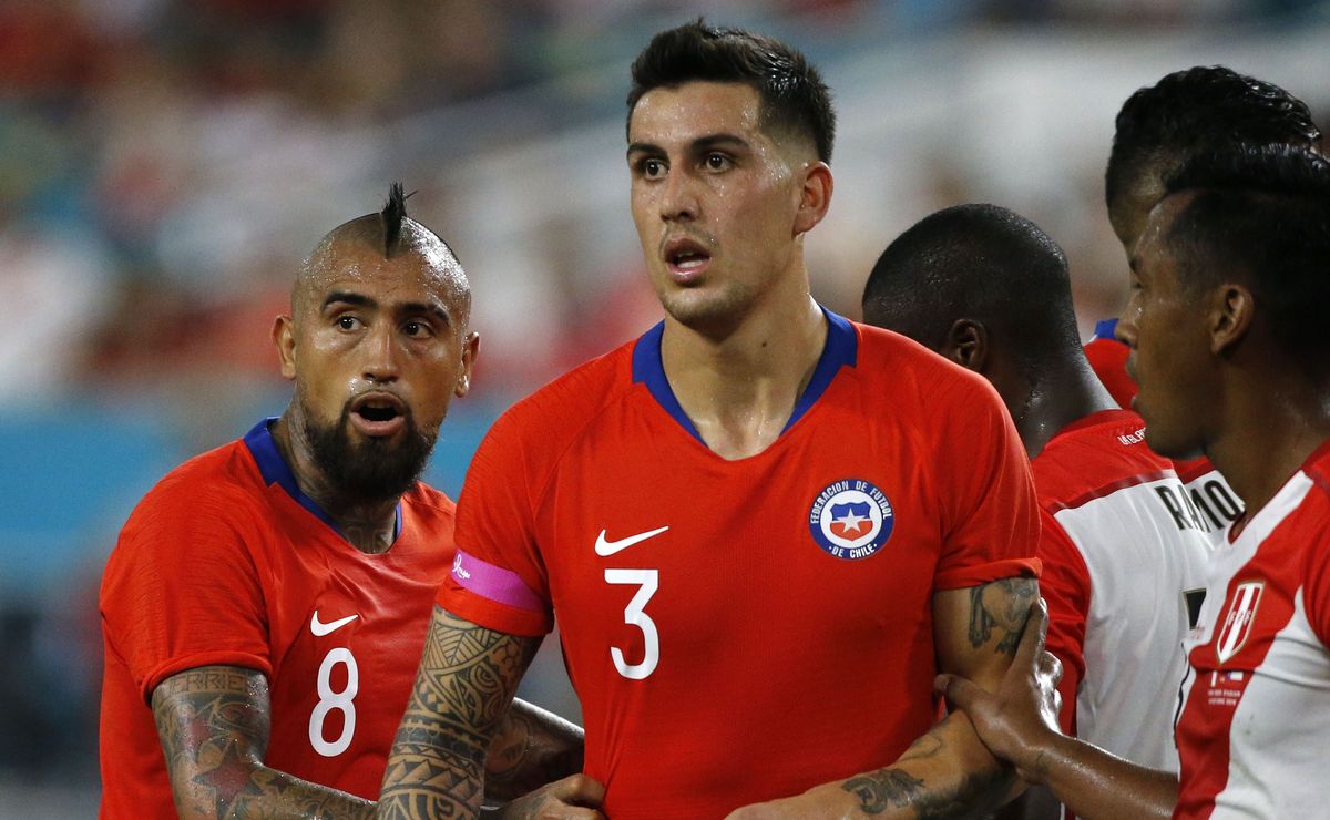 ¿Vuelve? Revelan que U Católica tomó tajante decisión sobre el posible regreso de Enzo Roco