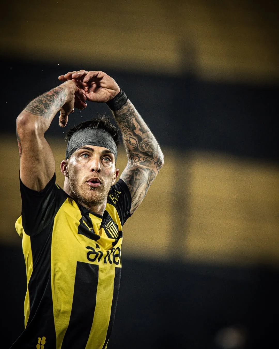 Javier Méndez deja todo en la cancha por los colores