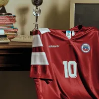Adidas rediseña histórica camiseta de la Selección Chilena