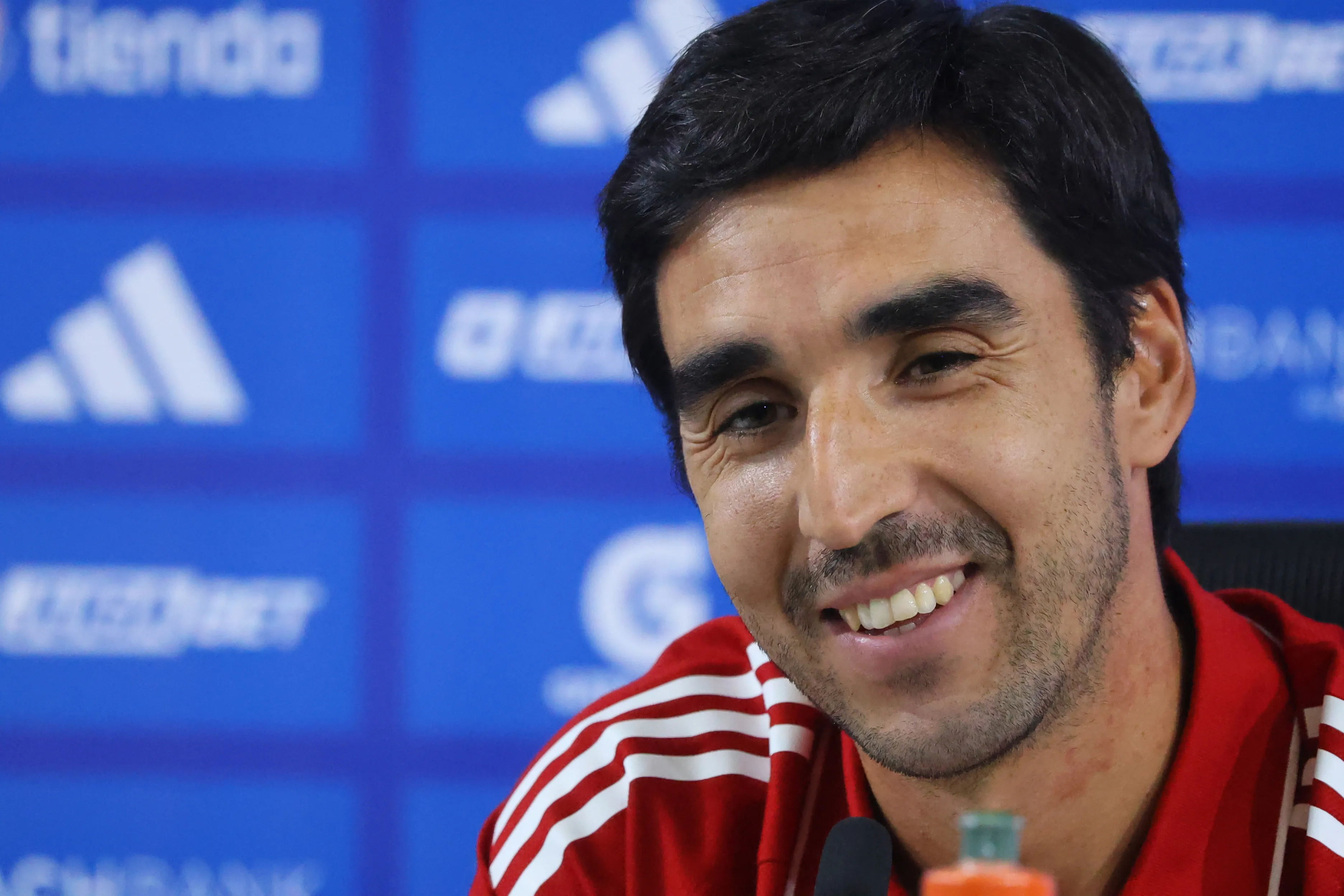 Francisco Meneghini cuenta con el respaldo de Johnny Herrera en la U. Foto: Jonnathan Oyarzun/Photosport