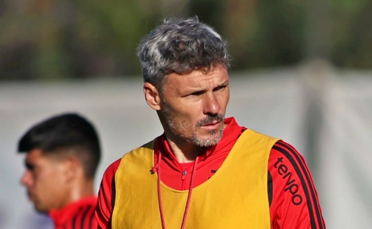 Quiere refuerzos: Los tres puestos que tienen a Fernando Ortiz preocupado en Colo Colo