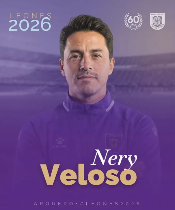 Nery Veloso se las arregló en las malas vendiendo completos y wafles.