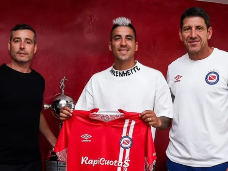 Hinchas de U. de Chile revientan redes de Argentinos por el Lea