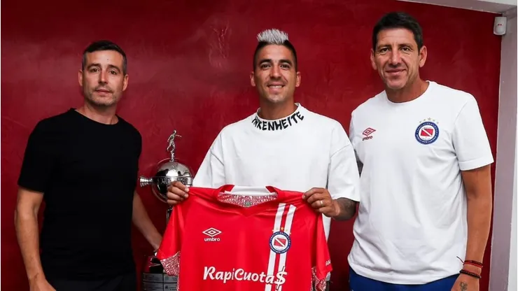 Leandro Fernández fue presentado oficialmente por Argentinos Juniors