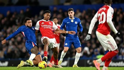 Blues y Gunner se enfrentan en uno de los duelos más atractivos de la temporada en Inglaterra.