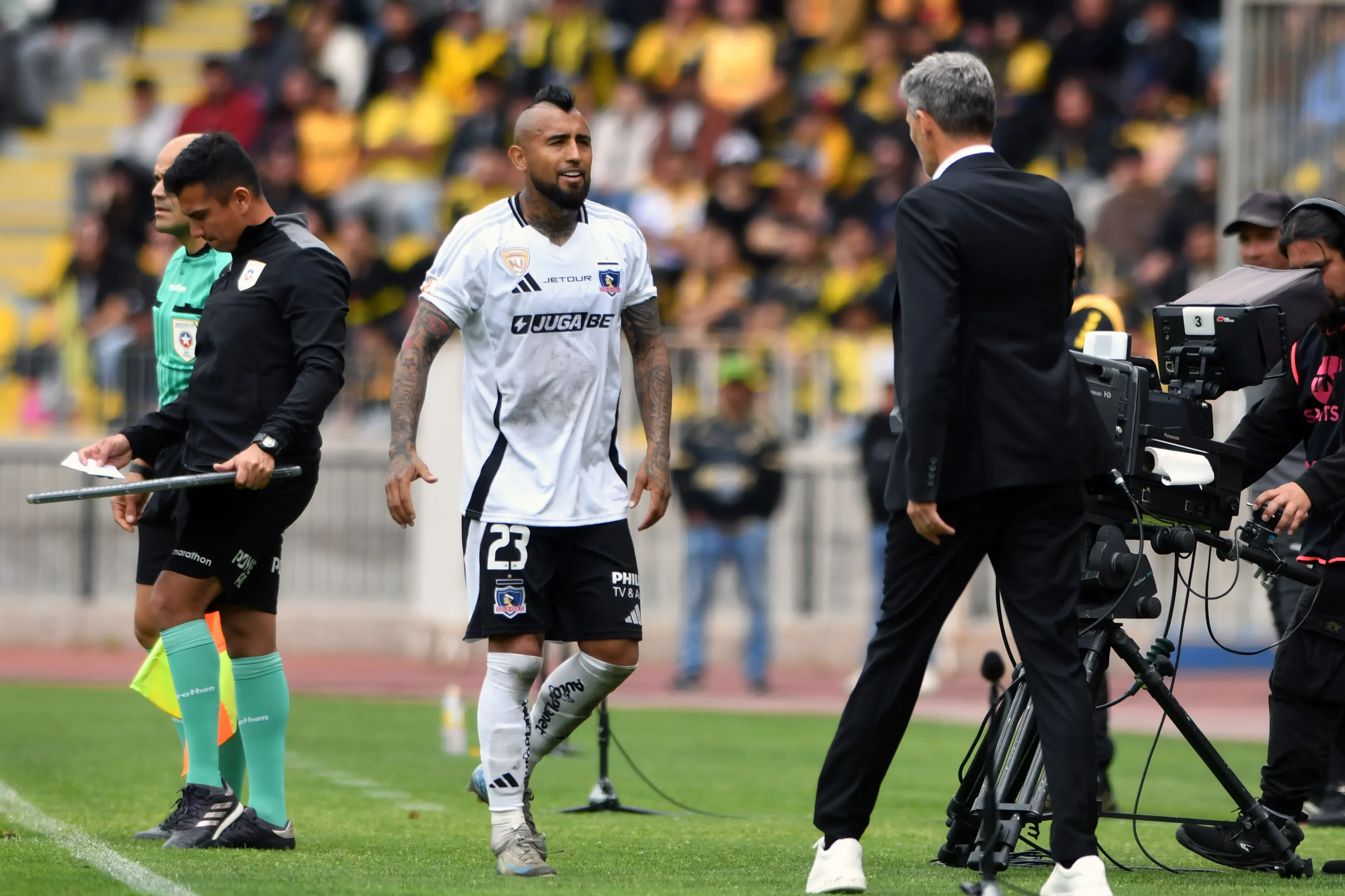 Fernando Ortiz y Arturo Vidal habían tenido un encontrón en 2025 que lo estuvo a un paso de dejar Colo Colo. Foto: Photosport.