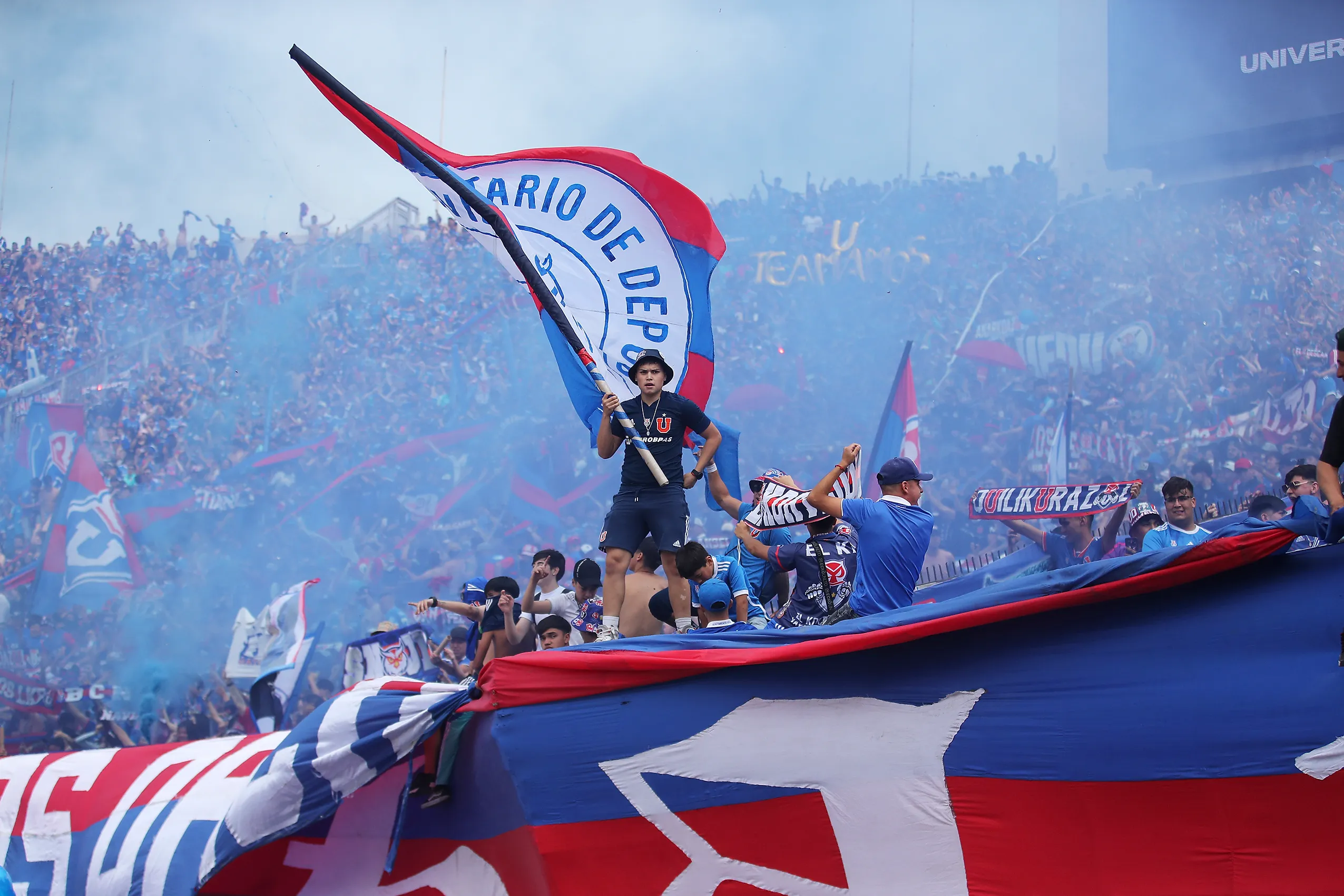 Los hinchas de Universidad de Chile deberán pagar 177 mil pesos chilenos por el abono más barato de este 2026. | Foto: Photosport.