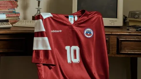 La nueva camiseta 'retro' de Adidas no pasó desapercibida.