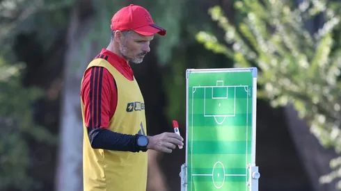 Fernando Ortiz trabajó una novedosa formación antes del viaje de Colo Colo a Uruguay.