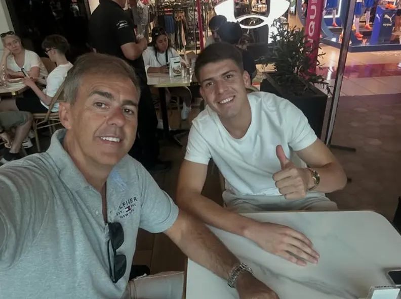 Regis Marques con Lucas Romero, uno de los refuerzos de Universidad de Chile. (Captura Instagram).