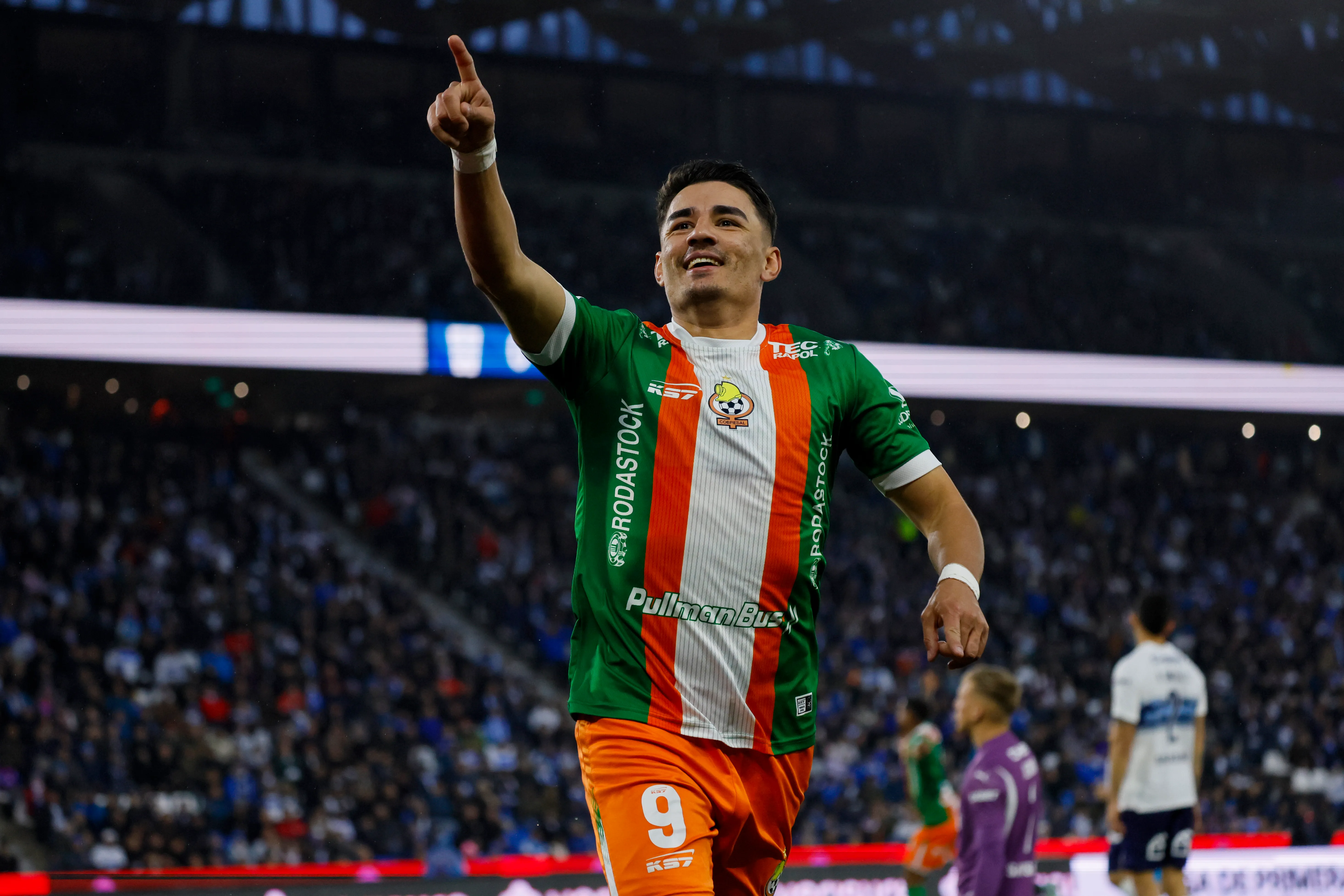 Diego Coelho celebra ante la Católica en el Claro Arena. (Andres Pina/Photosport).