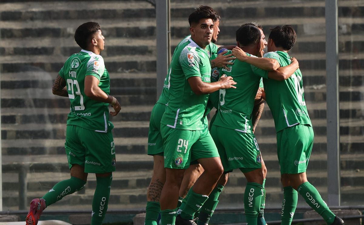 Con pasos en Colo Colo y U. Católica: Audax Italiano oficializa a Martín Ballesteros