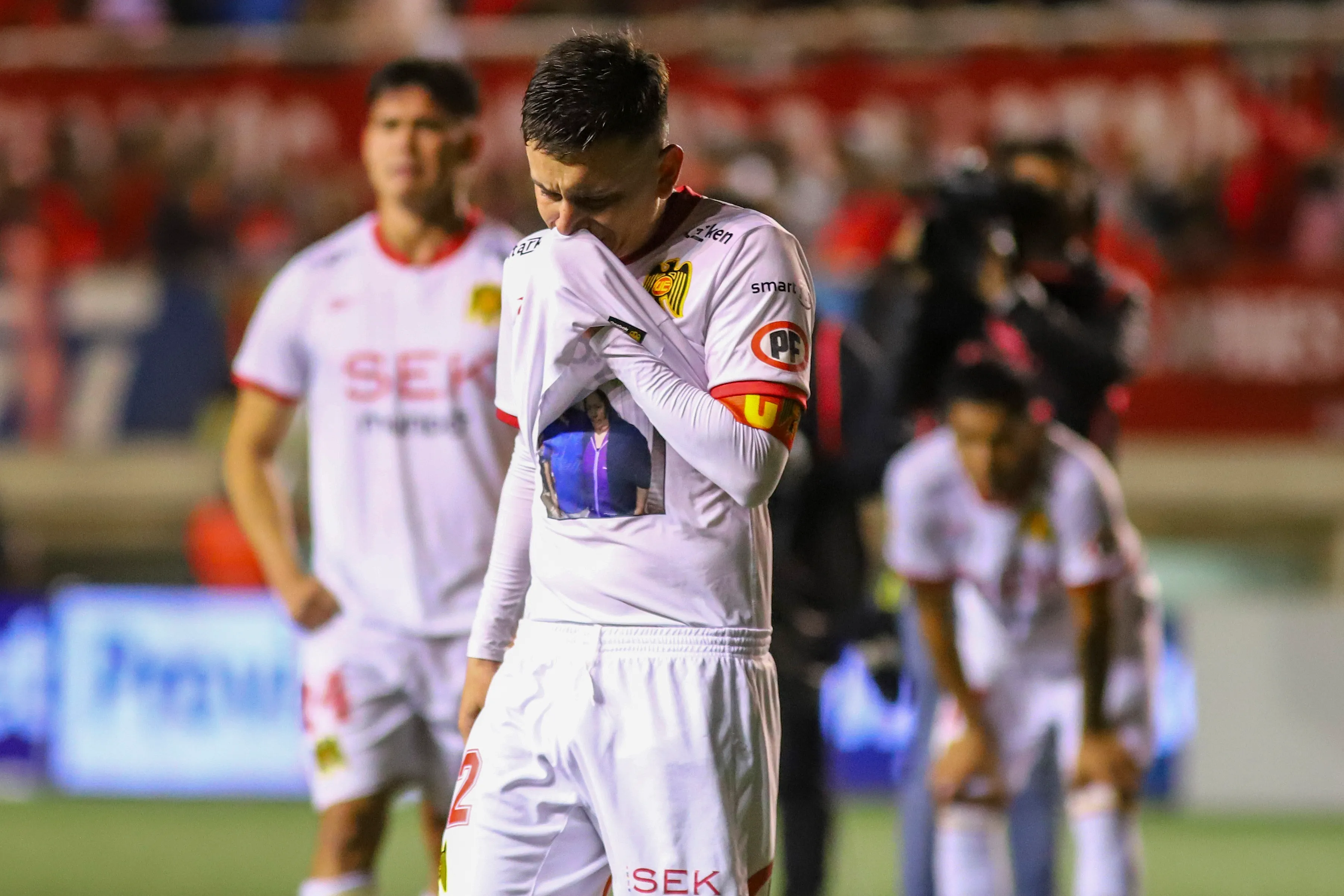 Pablo Aránguiz terminó muy triste con el descenso hispano, que empezó a hacerse muy real tras perder ante Limache. (Manuel Lema/Photosport).