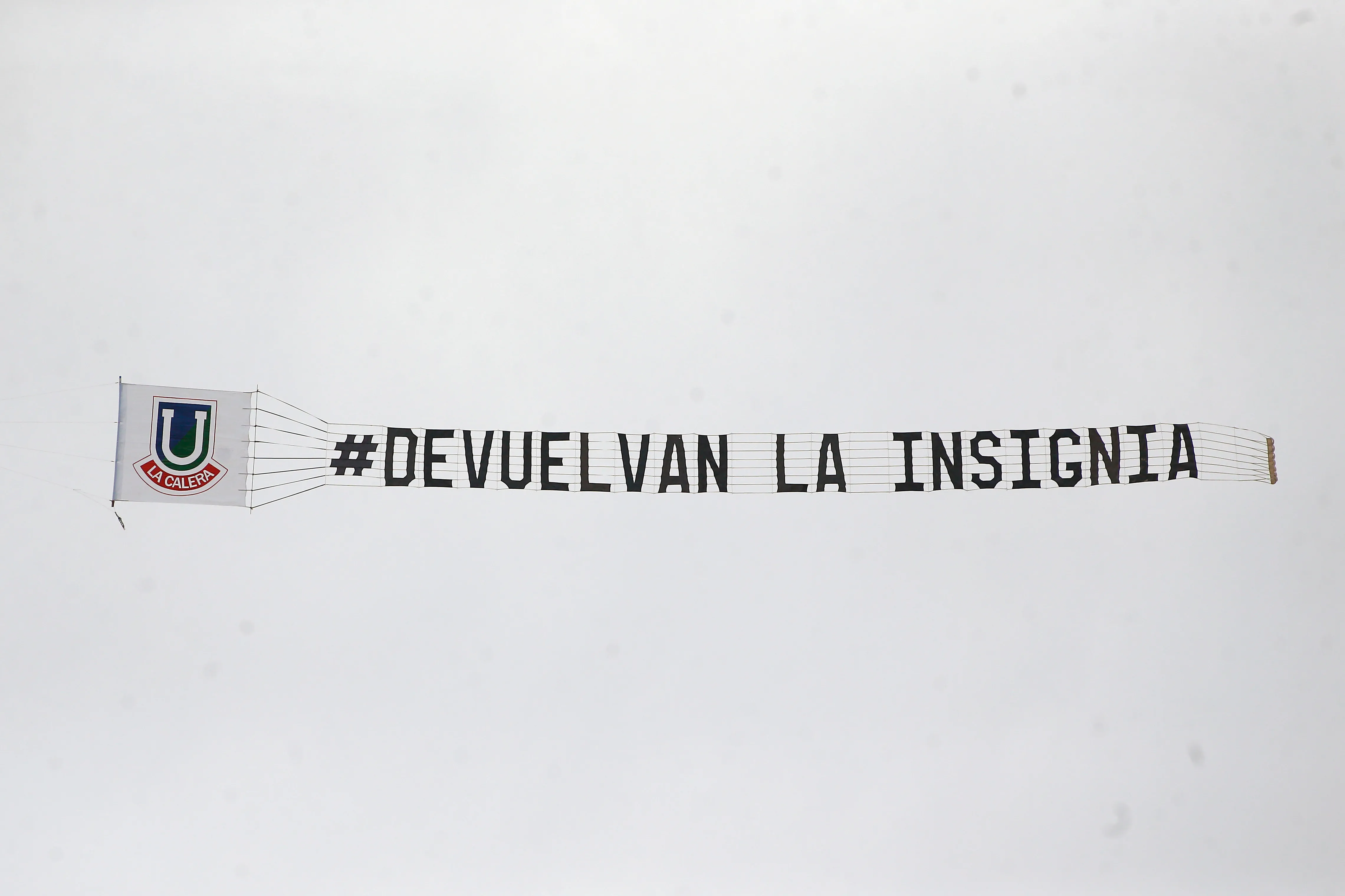 Los hinchas de Unión La Calera llevaban años esperando el regreso de su histórico escudo. | Foto: Photosport.