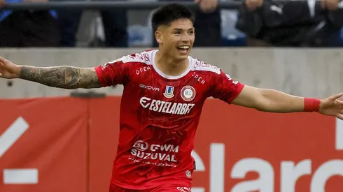 Unión La Calera tiene nueva camiseta con el regreso del escudo histórico.