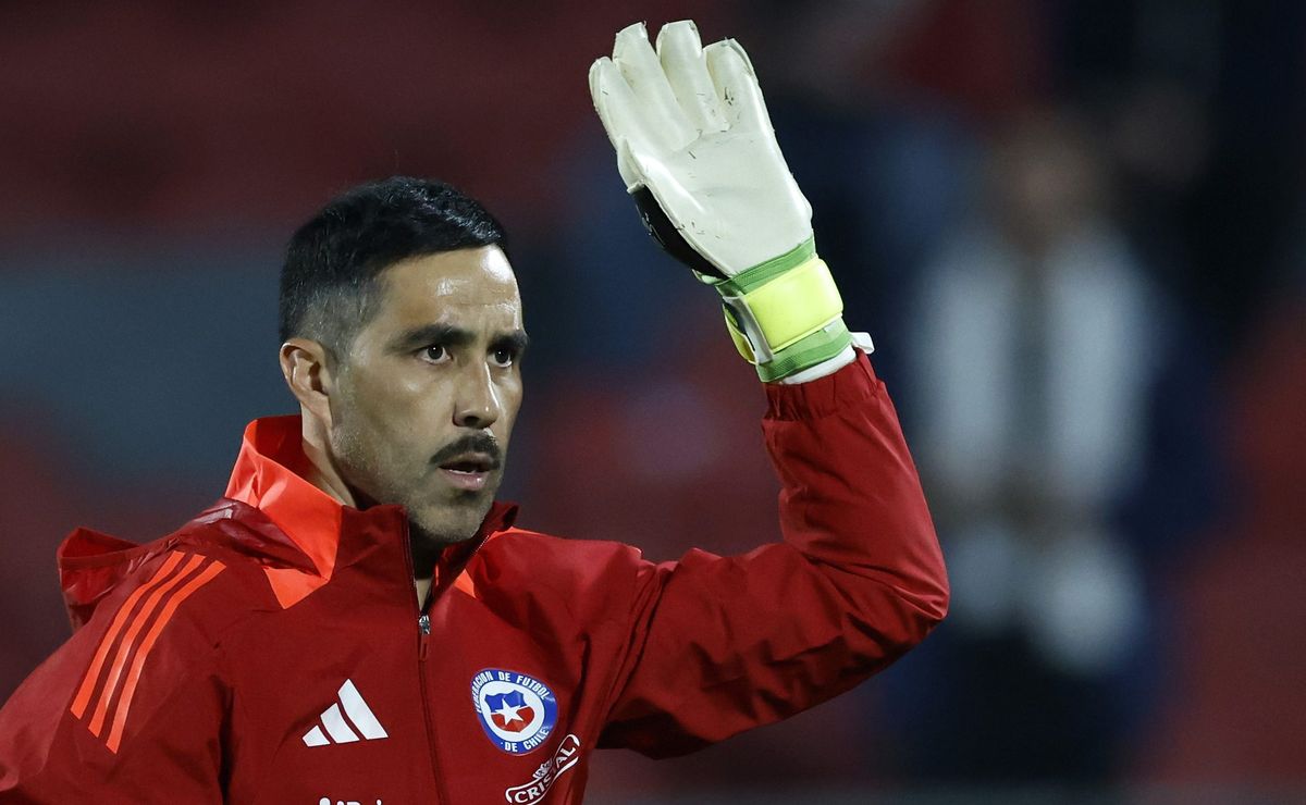 La próxima actividad de Claudio Bravo que lo liga a la selección chilena y al Betis: “Los dejo invitados”