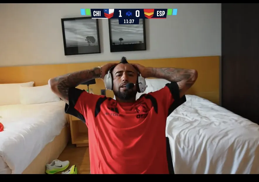 Arturo Vidal conectado a la Kings League antes del partido de Colo Colo.