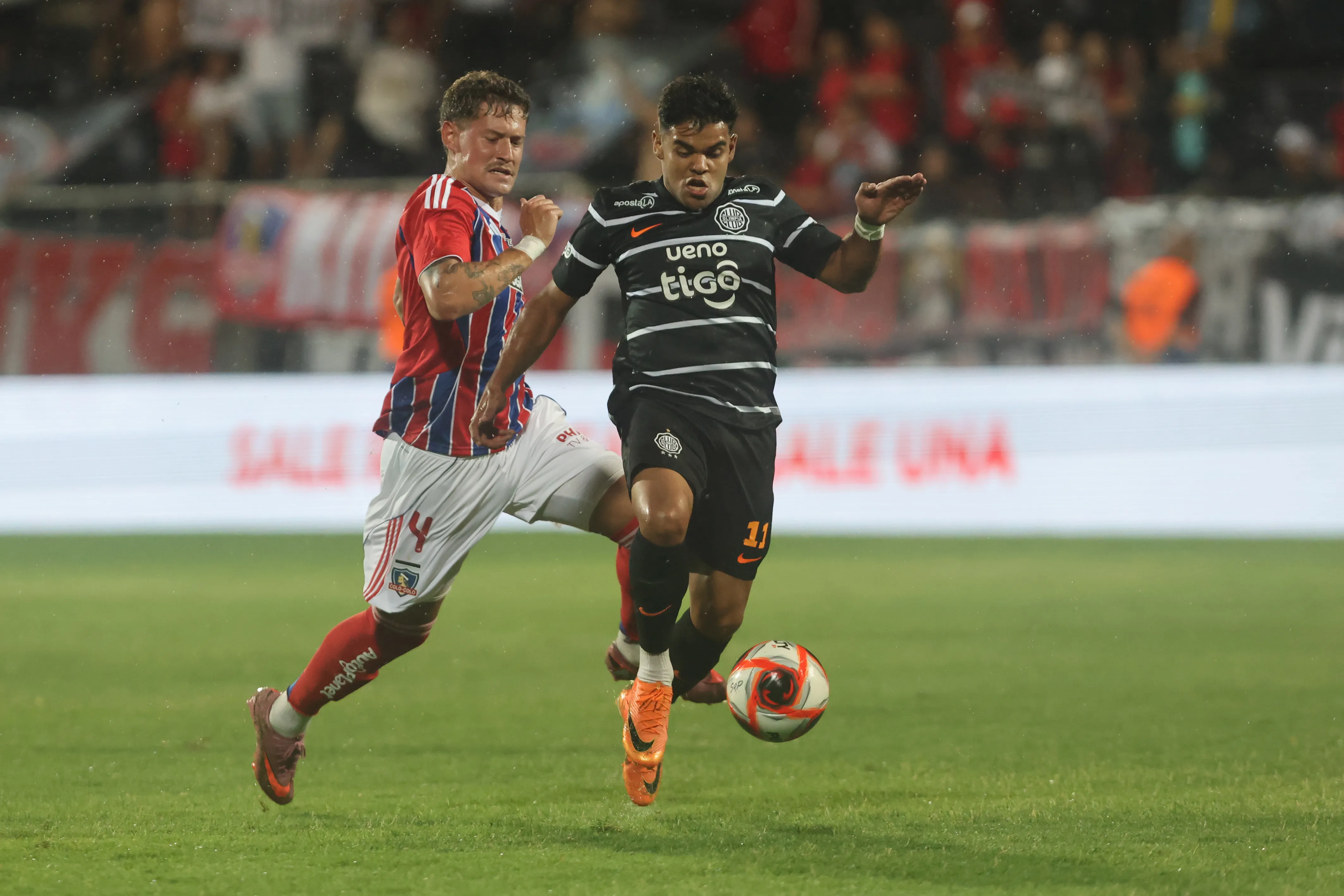 Joaquín Sosa debutó con Colo Colo y salió con molestias que encendieron alarmas. Foto: Photosport.
