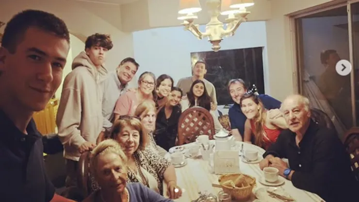Andrea Koch junto a su familia.