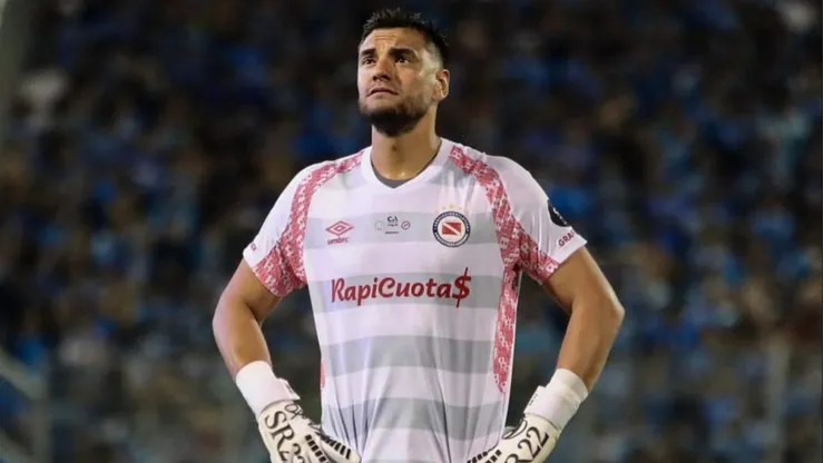 El portero busca club tras jugar en Argentinos Juniors.