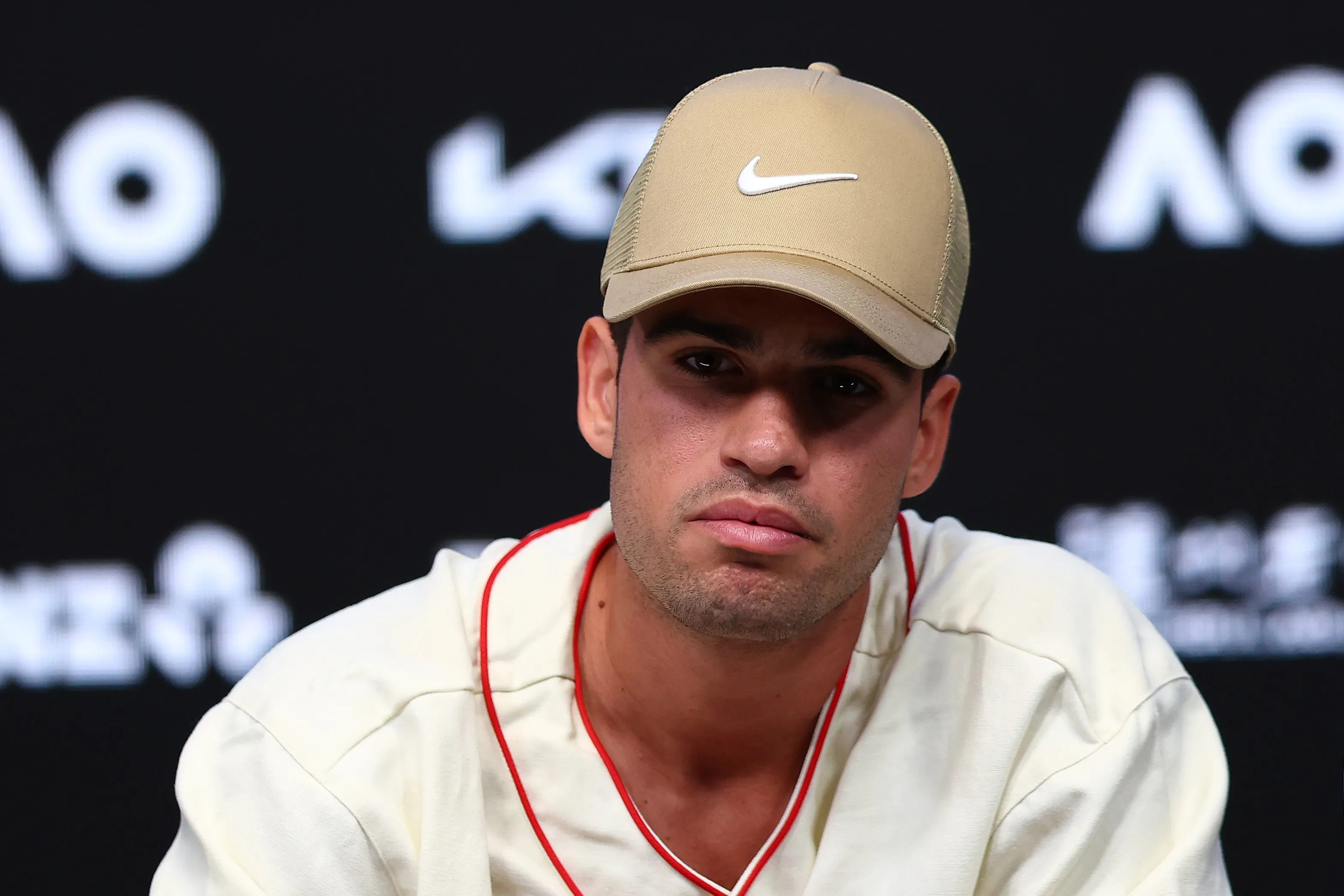 Carlos Alcaraz dio una extensa rueda de prensa. (Photo by Graham Denholm/Getty Images)