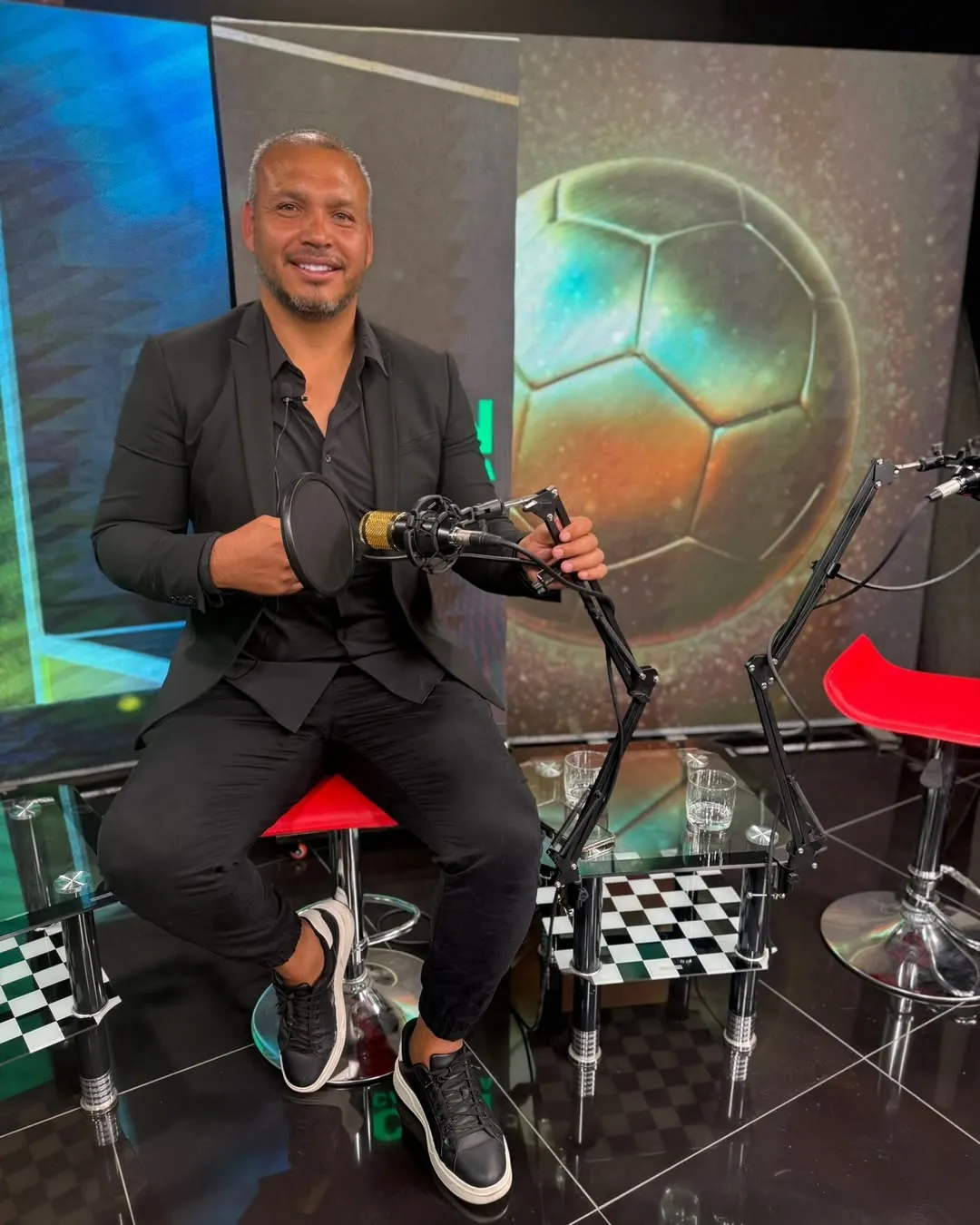 Sebastián Roco trabajando en comunicaciones