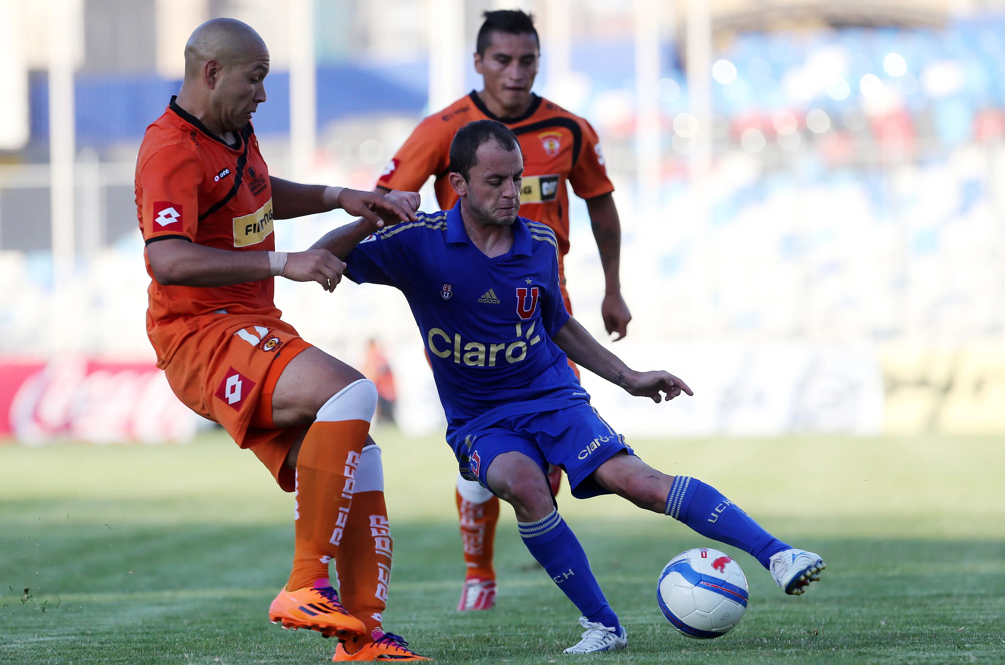 Sebastián Roco jugando contra Universidad de Chile