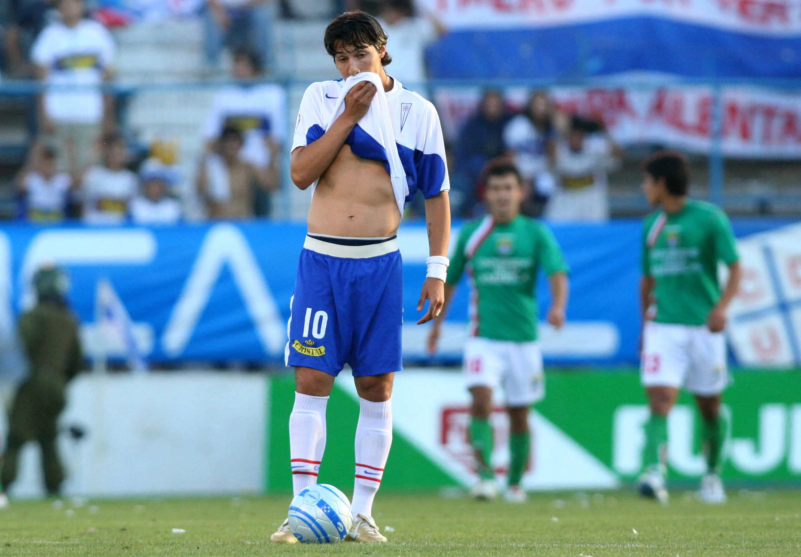 Jonathan Fabbro jugando por la Universidad Católica.Foto: CLAUDIO DIAZ/PHOTOSPORT.