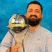 De la U para el mundo: ordinaria reacción de director de Azul Azul