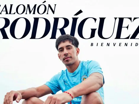 La playera presentación de Salomón Rodríguez en su nuevo club