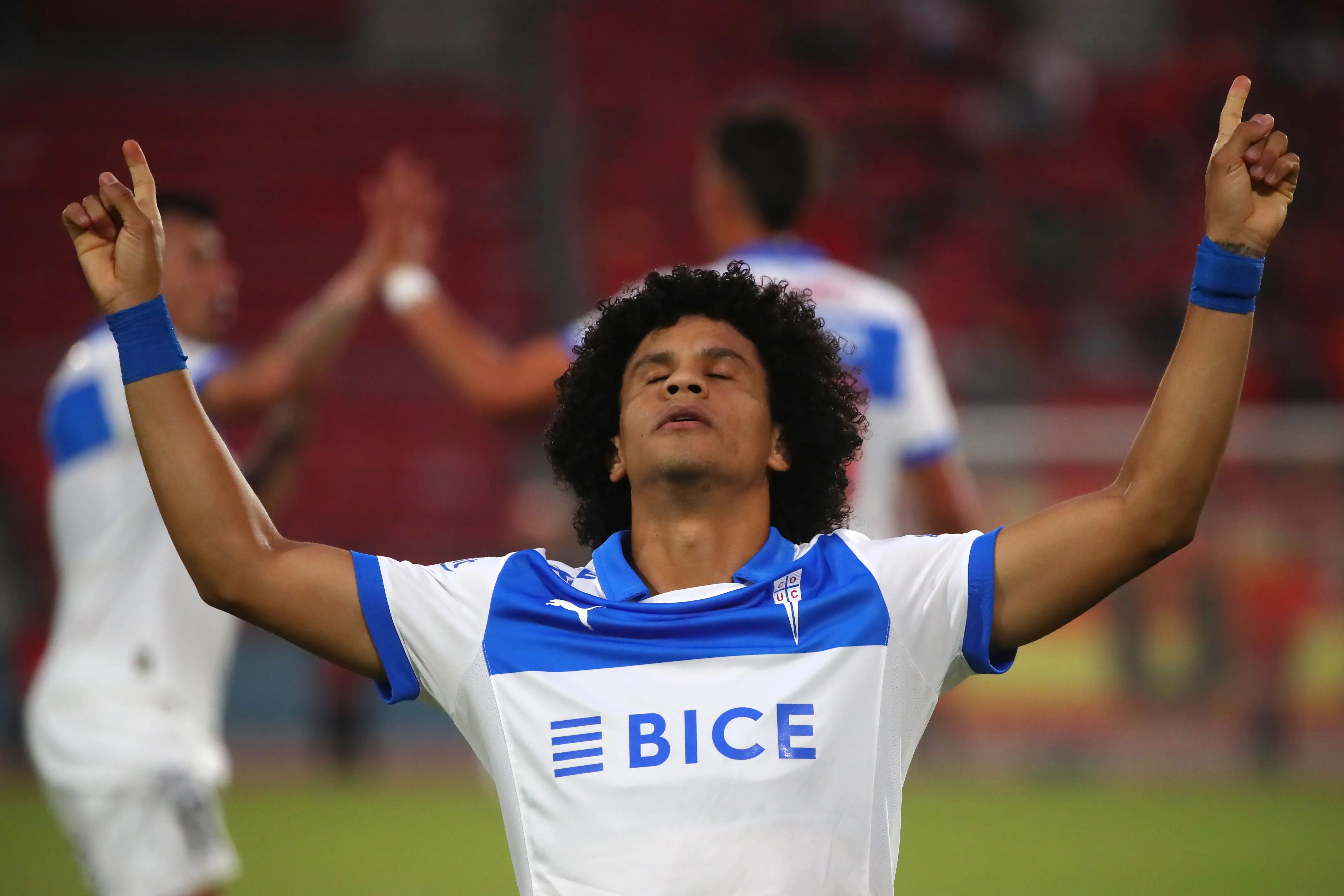 Eduard Bello se despide de la UC. /Photosport