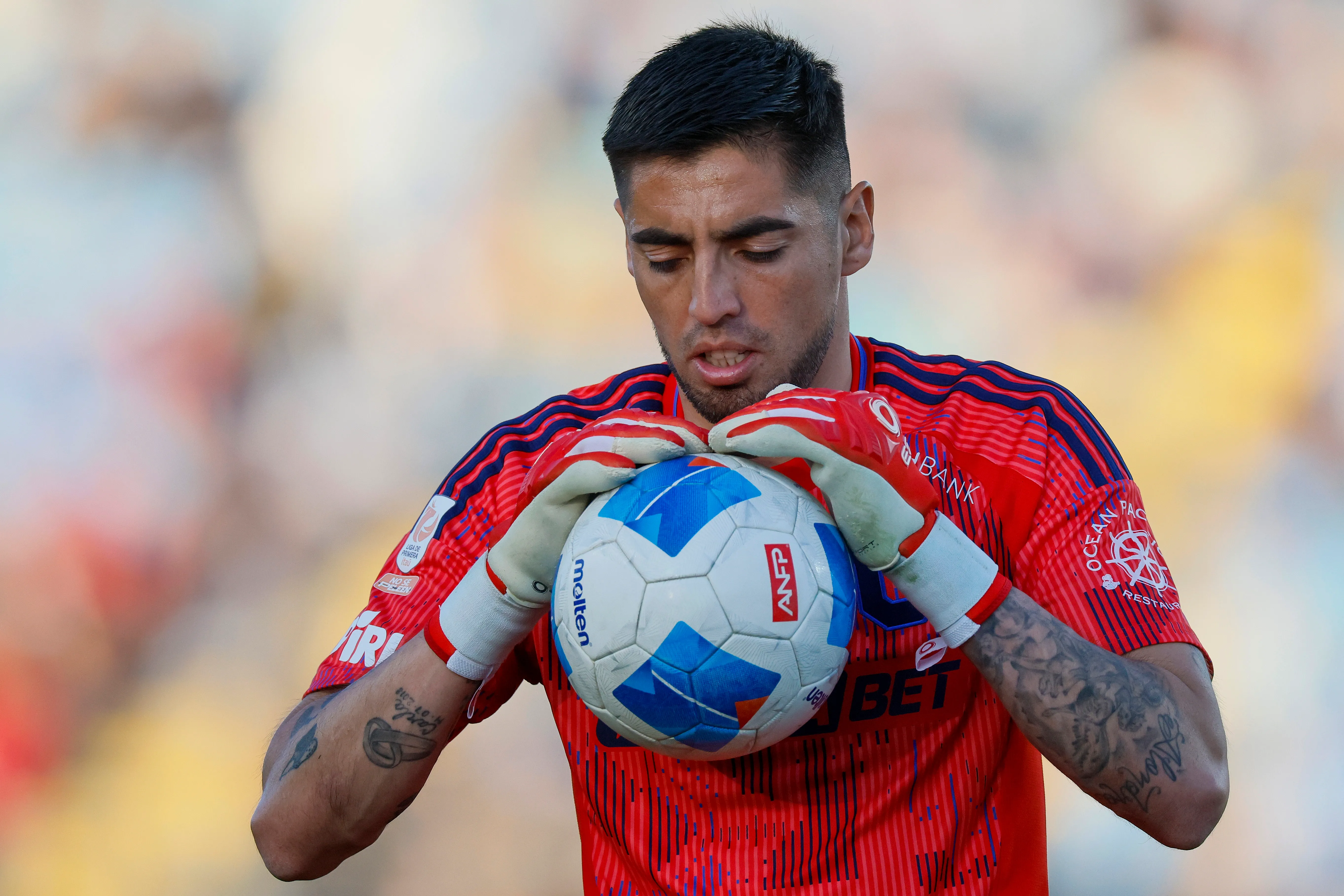 Gabriel Castellón sufrió una importante lesión y será baja en la U. Foto: Photosport.